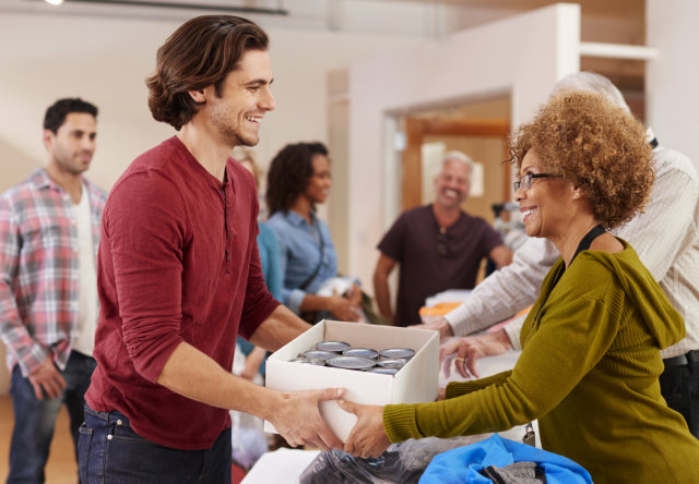 people donating food